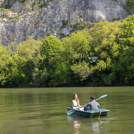 Plaisances, Les Plaisirs Du Bord De Meuse - D'hotes Avec Baignoire