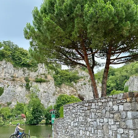 Plaisances, Les Plaisirs Du Bord De Meuse - D'hotes Avec Baignoire Frühstückspension Profondeville